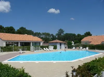 Piscine de l'établissement Le Marin des Vertmarines ou située à proximité