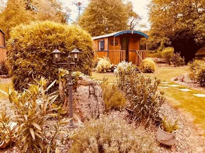 Jardin de l'établissement Les Roulottes De La Basse Maunerie