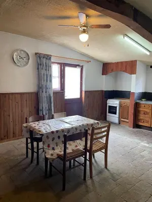 Cuisine ou kitchenette dans l'établissement Grange