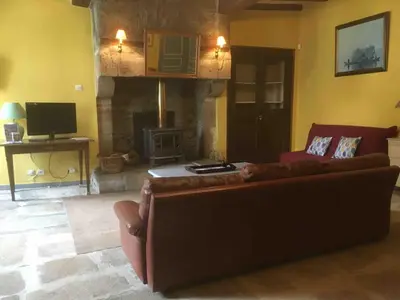 Coin salon dans l'établissement Gîte historique du Sourdy 17km Puy duFou