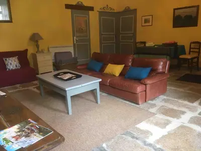 Coin salon dans l'établissement Gîte historique du Sourdy 17km Puy duFou