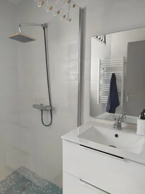 Salle de bains dans l'établissement Gîte du Doué
