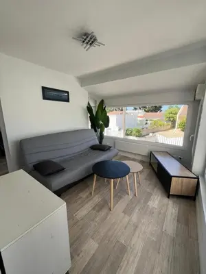 Coin salon dans l'établissement Location maison balnéaire 8 couchages 50m plage du Cormier