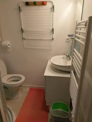 Salle de bains dans l'établissement Cholet Camp de base pour visiter la Région 25 minPuyduFou, parcoriental, châteaux de la Loire, Nantes