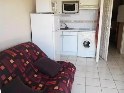 Cuisine ou kitchenette dans l'établissement Résidence Alizée A - SAINT MARC SUR MER résidence Alizée 2 pièces cabine MAE-7611