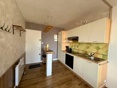 Cuisine ou kitchenette dans l'établissement Appartement au bord de la mer avec parking à Saint-Hilaire-de-Riez - FR-1-652-55