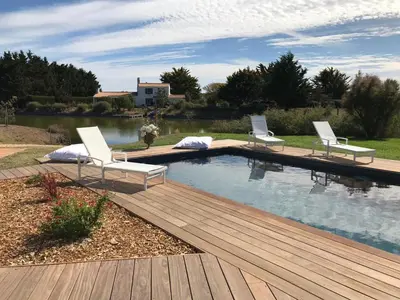 Piscine de l'établissement Villa pour 10 avec piscine et jardin ou située à proximité