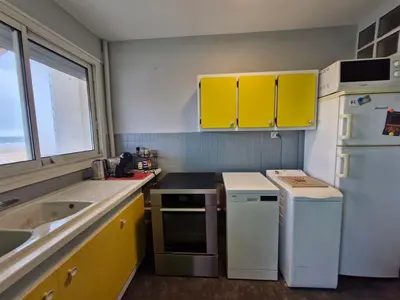 Cuisine ou kitchenette dans l'établissement Grand balcon face mer appartement 2 chambres rénové
