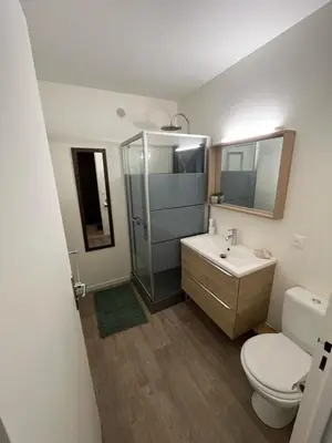 Salle de bains dans l'établissement Les Tulipiers