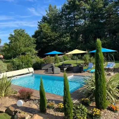Gîte Ecrin de Verdure Jacuzzi et piscine