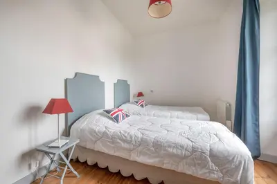 Un ou plusieurs lits dans un hébergement de l'établissement Villa pour 7 adultes, 1 enfant, a 400m de la mer