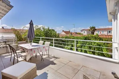 Balcon ou terrasse dans l'établissement 3 chambres à 200m mer et commerces