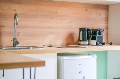 Cuisine ou kitchenette dans l'établissement Joli studio avec terrasse - proche château - 2 personnes