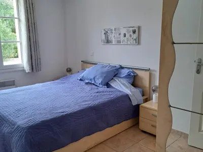 Un ou plusieurs lits dans un hébergement de l'établissement Maison familiale charmante avec piscine privée et parking à Saint-Jean-de-Monts - FR-1-323-576