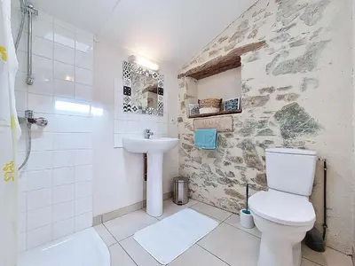 Salle de bains dans l'établissement Charme et confort en campagne, WIFI