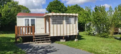 Jardin de l'établissement Mobil-home à la campagne les Logis de l'Oumois