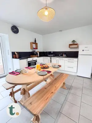 Cuisine ou kitchenette dans l'établissement Tranquiloue - Maison Familiale - 15min Puy du Fou