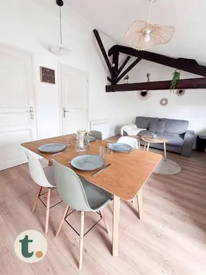 Coin salon dans l'établissement Tranquiloue - Petit Appartement - 10min Puy du Fou