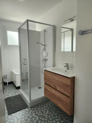 Salle de bains dans l'établissement La maison des étoiles