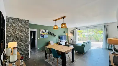Coin salon dans l'établissement Maison Océan, standing et plage