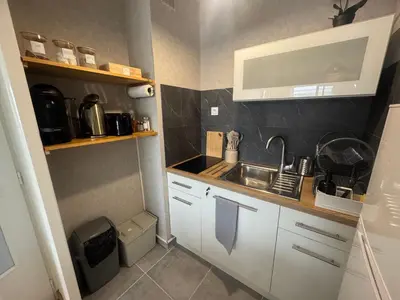 Cuisine ou kitchenette dans l'établissement L'Échappée Vendéenne - T2 cosy en bord de mer