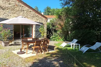 Jardin de l'établissement Gîte à la campagne proche du littoral