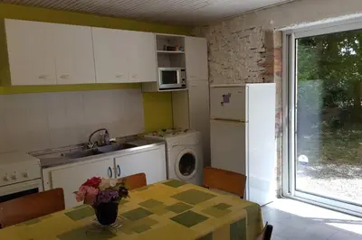 Cuisine ou kitchenette dans l'établissement Gîte à la campagne proche du littoral