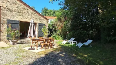 Jardin de l'établissement Gîte à la campagne proche du littoral