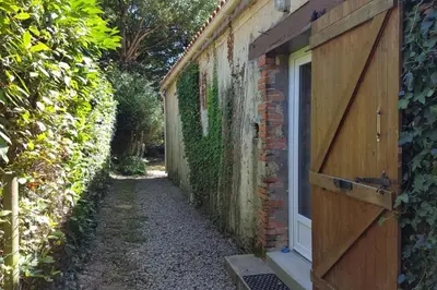 Jardin de l'établissement Gîte à la campagne proche du littoral