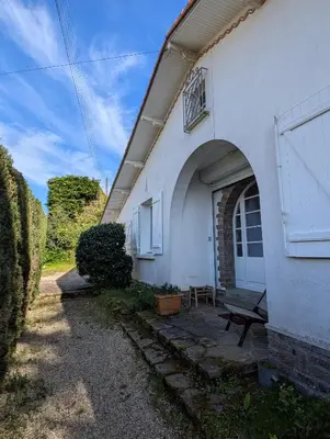 Jardin de l'établissement Esprit vacances entre jardin & plage du Porteau