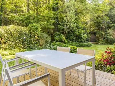Jardin de l'établissement Gîte Contemporain avec Jardin et Parking à La Chapelle-sur-Erdre - FR-1-306-1309