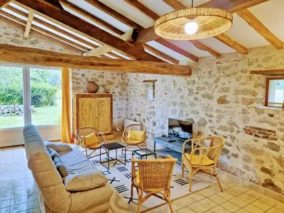 Coin salon dans l'établissement Le Cellier gîte nature 6 pers les Herbiers