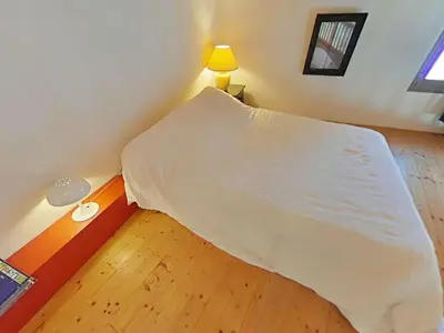 Un ou plusieurs lits dans un hébergement de l'établissement Studio Mezzanine Confortable à 200m de la Plage - FR-1-224B-245
