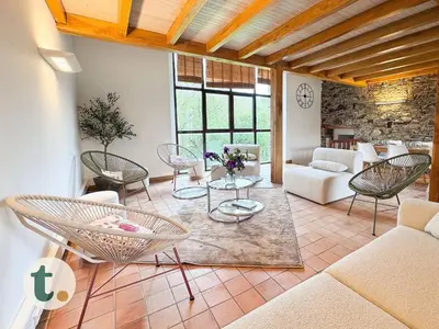 Coin salon dans l'établissement Tranquiloue - L'Atelier des Nymphéas - PuyduFou