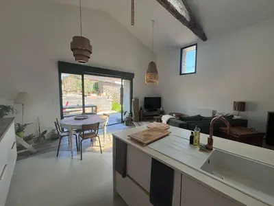 Cuisine ou kitchenette dans l'établissement la maison de Mélissa