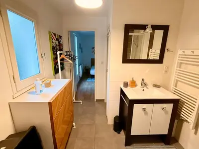 Salle de bains dans l'établissement L'harmattan Studio T1 PREMIUM dans résidence Privée avec Patio à proximité