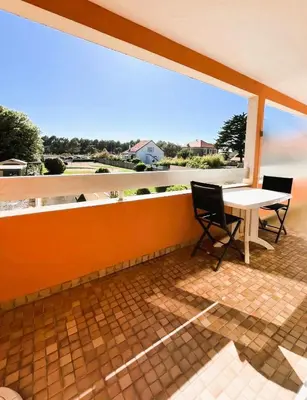 Balcon ou terrasse dans l'établissement Plage et centre à 100m avec balcon et parking privé 4 pers