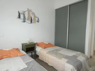 Un ou plusieurs lits dans un hébergement de l'établissement Maison Vendéenne 3 Ch, Prop. Animaux, Proche Plage - FR-1-540-323