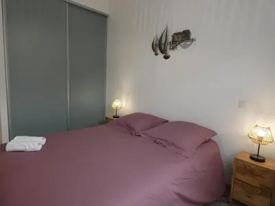 Un ou plusieurs lits dans un hébergement de l'établissement Maison Vendéenne 3 Ch, Prop. Animaux, Proche Plage - FR-1-540-323