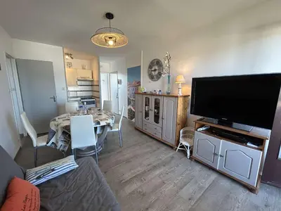 Télévision ou salle de divertissement dans l'établissement Appartement moderne 3 pièces, vue mer, parking privé, 5 couchages - FR-1-224C-348