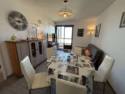 Cuisine ou kitchenette dans l'établissement Appartement moderne 3 pièces, vue mer, parking privé, 5 couchages - FR-1-224C-348