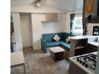 Cuisine ou kitchenette dans l'établissement mobilhome