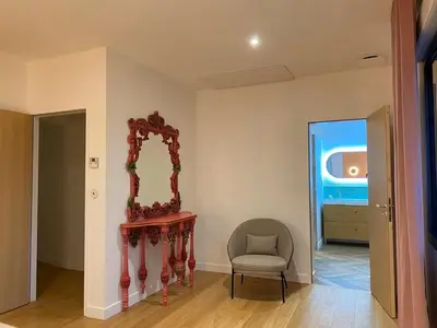 Coin salon dans l'établissement Maison Bois Roux Charme & confort à 200m de la mer