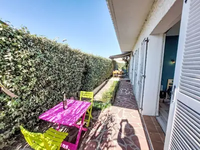Jardin de l'établissement Holiday Home Proche Océan- forêt et commerces by Interhome