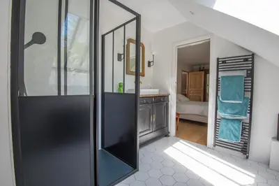 Salle de bains dans l'établissement l'élégante
