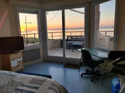 Un ou plusieurs lits dans un hébergement de l'établissement Vent d'ange maison familiale face à la mer