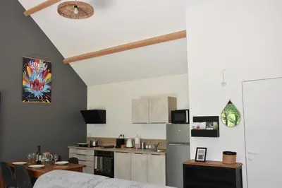 Cuisine ou kitchenette dans l'établissement L'Escapade du Crezou