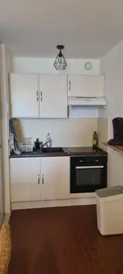 Cuisine ou kitchenette dans l'établissement FROMENTINE - VUE MER - STUDIO 2 pers- PLAGE 20 m