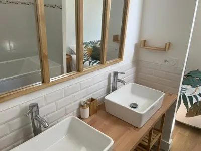 Salle de bains dans l'établissement Le pressoir de Guinefolle