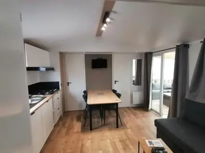 Cuisine ou kitchenette dans l'établissement Mobil-home bord de plage à Saint-Hilaire-de-Riez